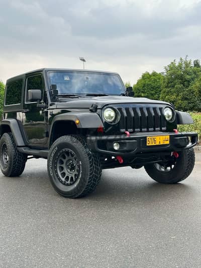 Jeep Wrangler jk 2013 black in good condition