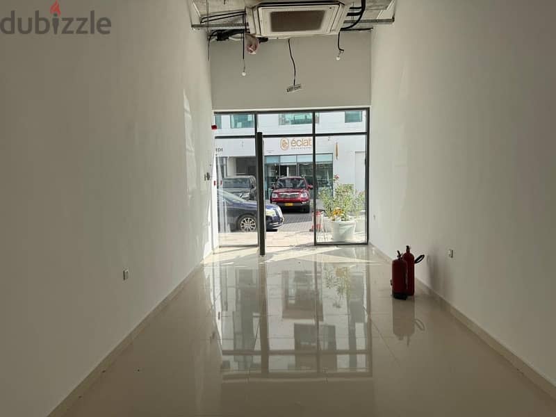 محل للإيجار على شارع الموج Retail unit for rent near almouj 1