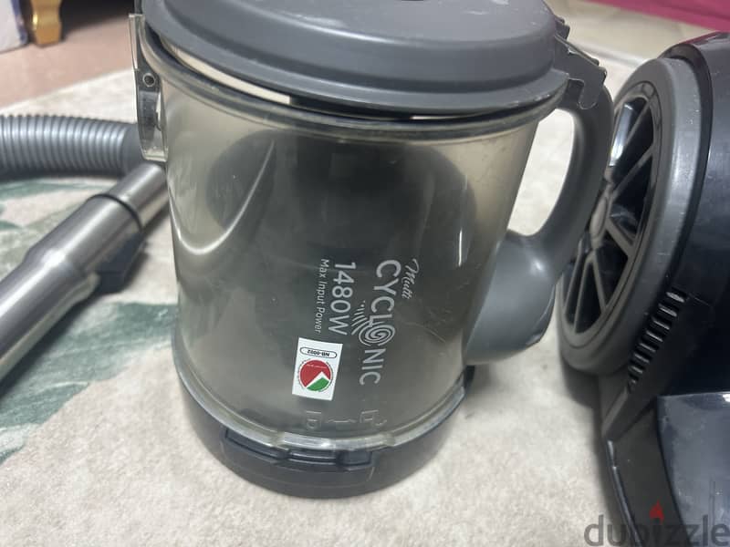 Black & Decker Vaccum Cleaner 1480W 4