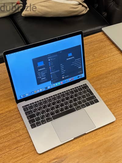 Apple - Mackbook Pro 13-Inch 2017 A 5 Core 8/256 gb silver