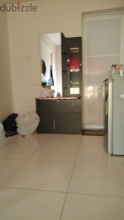 I want sharing room parson pak irani Tunisian