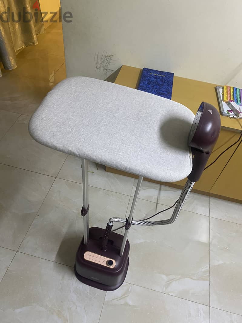 Black+Decker Garment Steamer 1