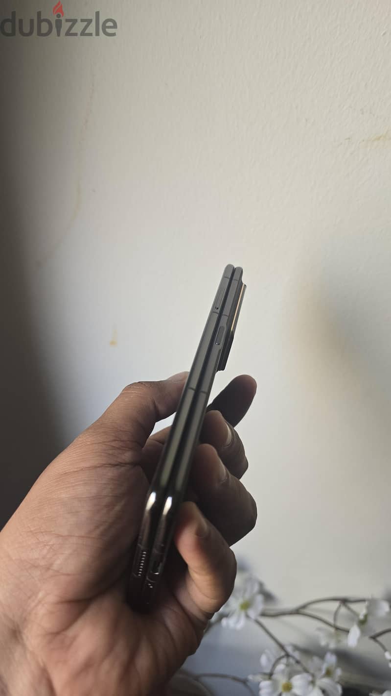 Honor Magic V2 3