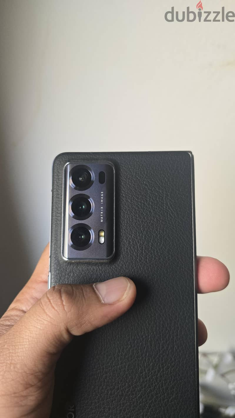 Honor Magic V2 5