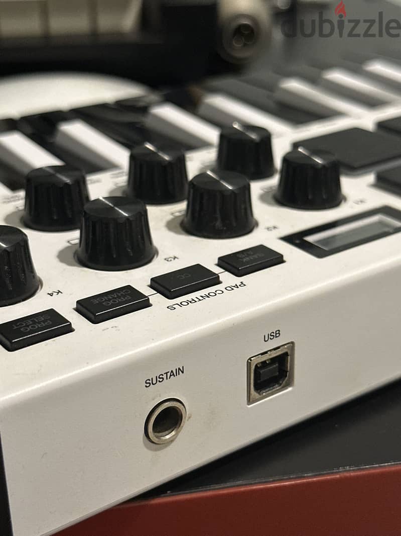 Akai MPK Mini MK3 (White) 3