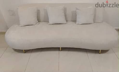 3-seater sofa in off-white  كنبه لثلاث اشخاص ،الموالح