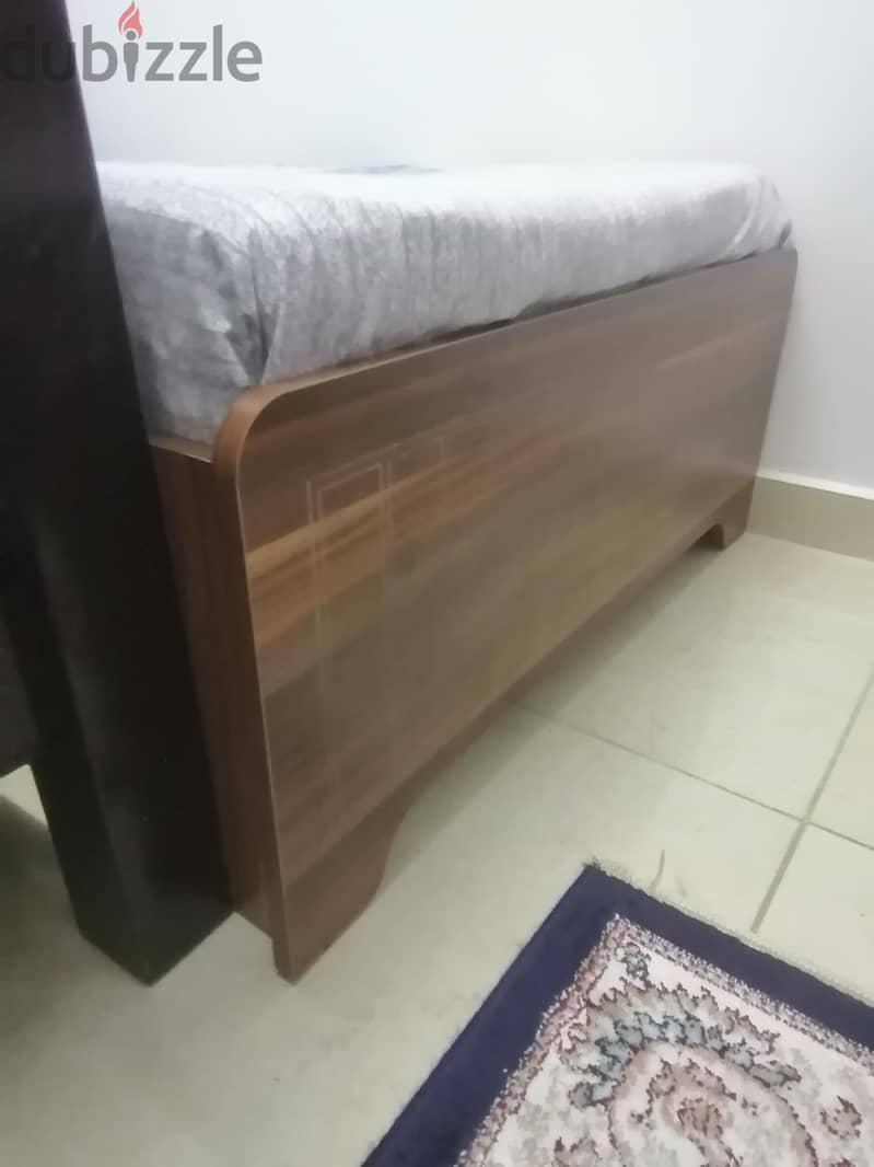 single bed +cabourt+dressing table for sale 2