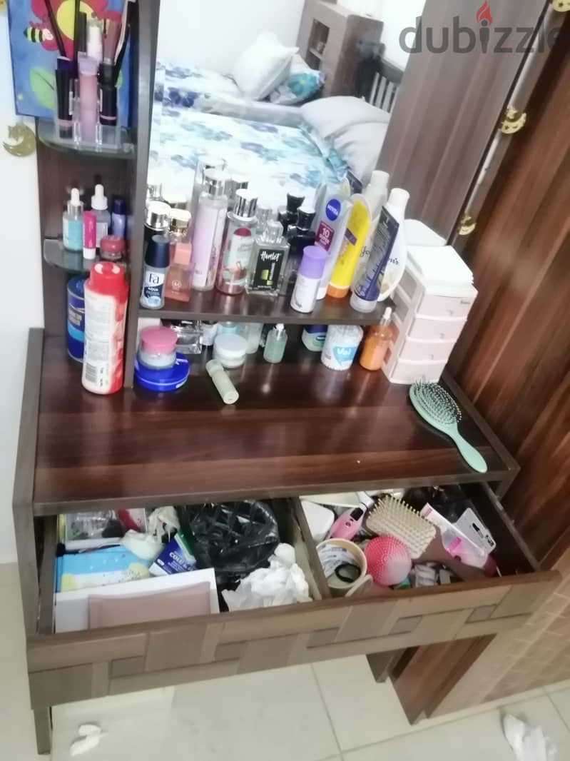 single bed +cabourt+dressing table for sale 7