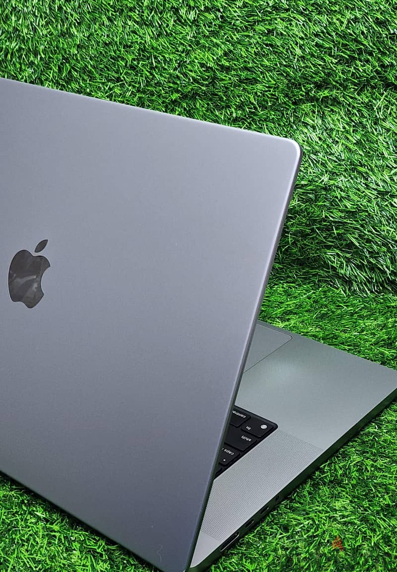 MacBook Pro A2485 M1 Pro Processor 16gb 1tb 88% battery 1