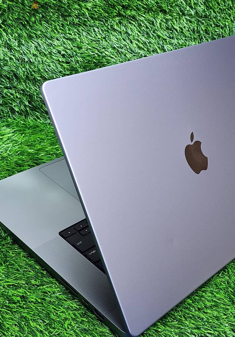 MacBook Pro A2485 M1 Pro Processor 16gb 1tb 88% battery 6