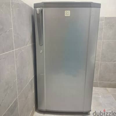 Daewoo fridge single door & Samsung 7kg top load automatic both 50 rial (phone no 93928358,99017155