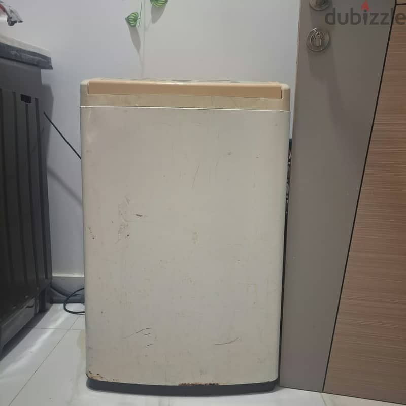 Daewoo fridge single door & Samsung 7kg top load automatic both 50 rial (phone no 93928358,99017155 4