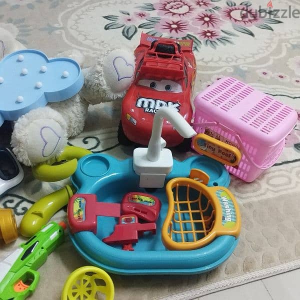 untensils,, toys ,,shoes,, bag all item 5 riyal 3