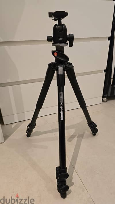 Tripod Manfrotto with ball head