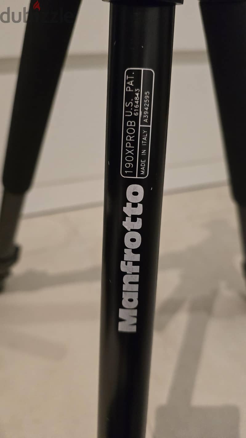 Tripod Manfrotto with ball head 1