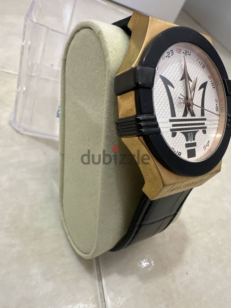 ساعه مازراتي 1