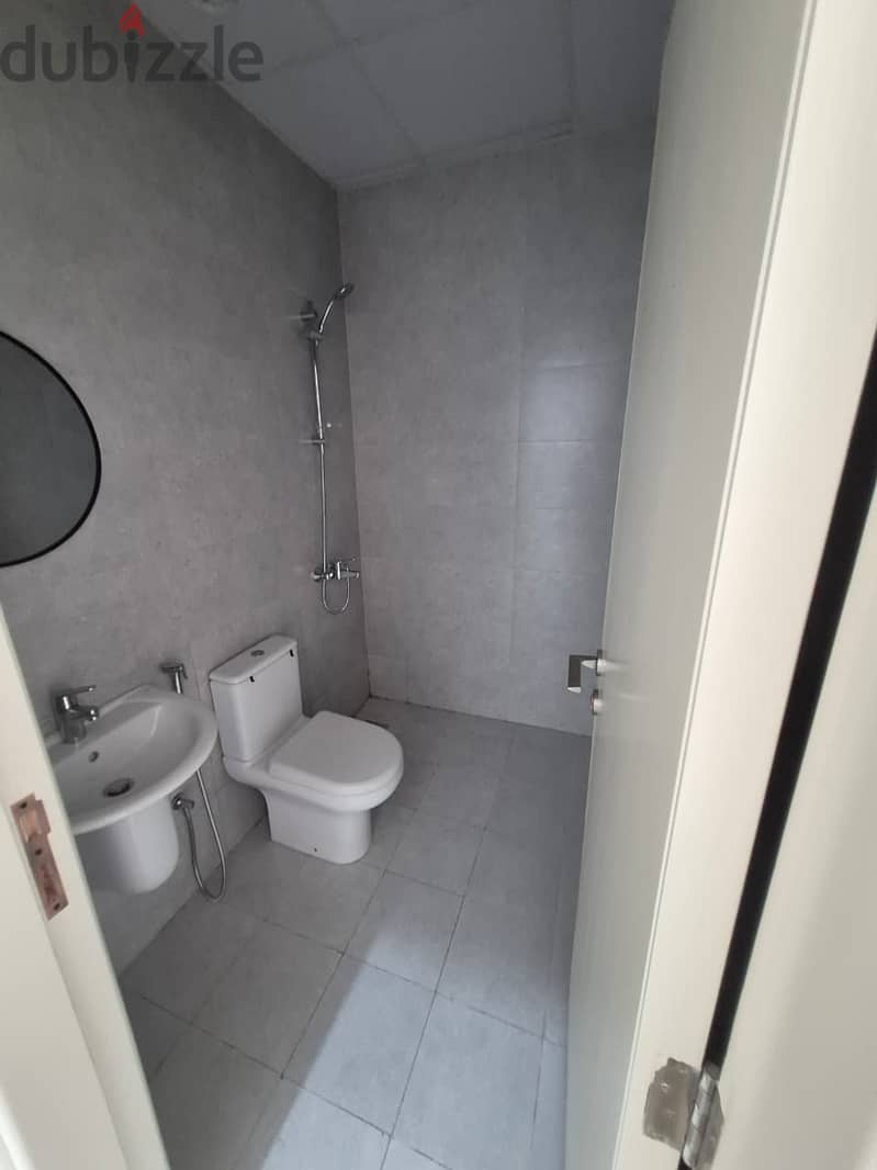 للايجار دوبليكس ف العذيبه ف ارقي مواقع مسقط2BHK Duplex in Al Azaiba - Pool, Gym, Parking & BBQ Area 9