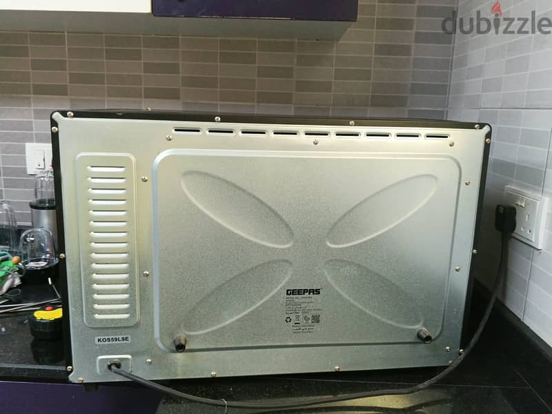 Geepas 60L Electric Oven + Prestige Square Baking Pan Combo 4