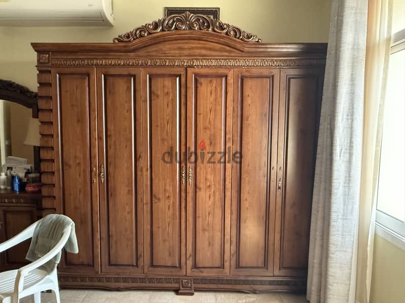 Old money style. High quality hand carved heavy duty room set. 1
