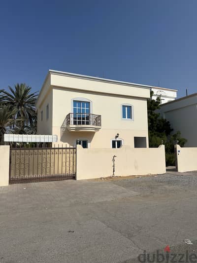 للايجار فيلا جميلة بالحيل الجنوبية قريب جامع أبي حمزة الشاري للعوائل