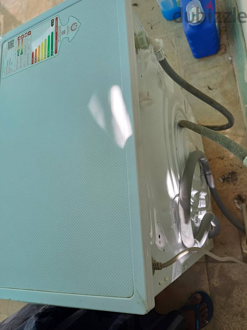 New Condition Front Loaded  Washing machine 5