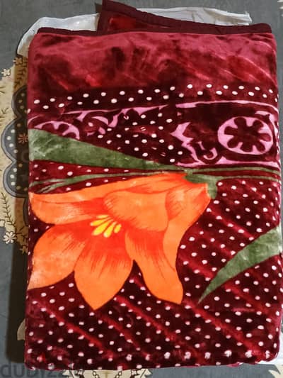 Urgent-BLANKET 2 PLY, Size-160X220 CM, Made in Vietnam, Weight 8 LBS, like New, Dry Cleaned, USED bu