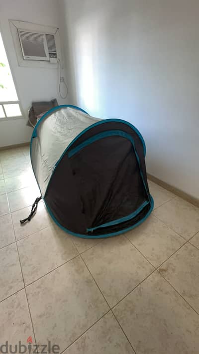 خيمة لرحلات تكفي لشخصين.    Tent for camping enough for two person.