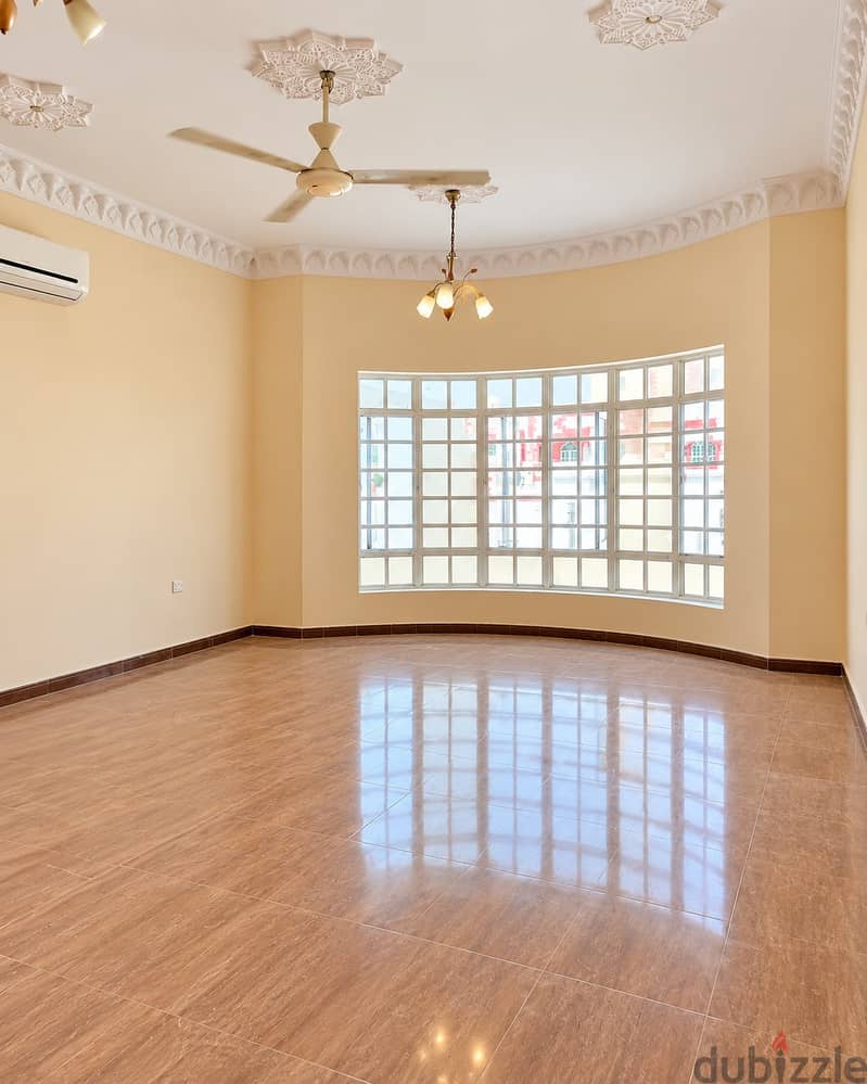 Villa for rent in Al Seeb Sur Alhadid SR-SA-1863 1
