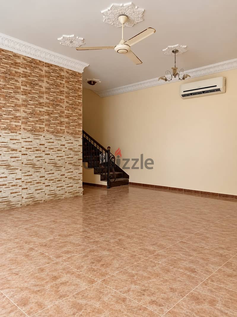 Villa for rent in Al Seeb Sur Alhadid SR-SA-1863 3