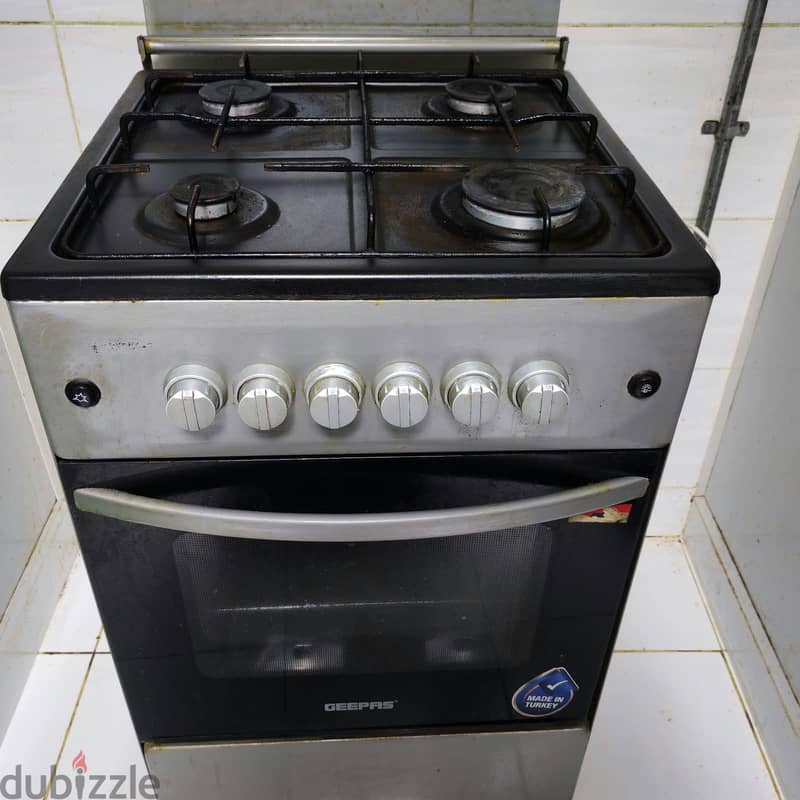 4 burner cooking range 50x50 size with owen 2