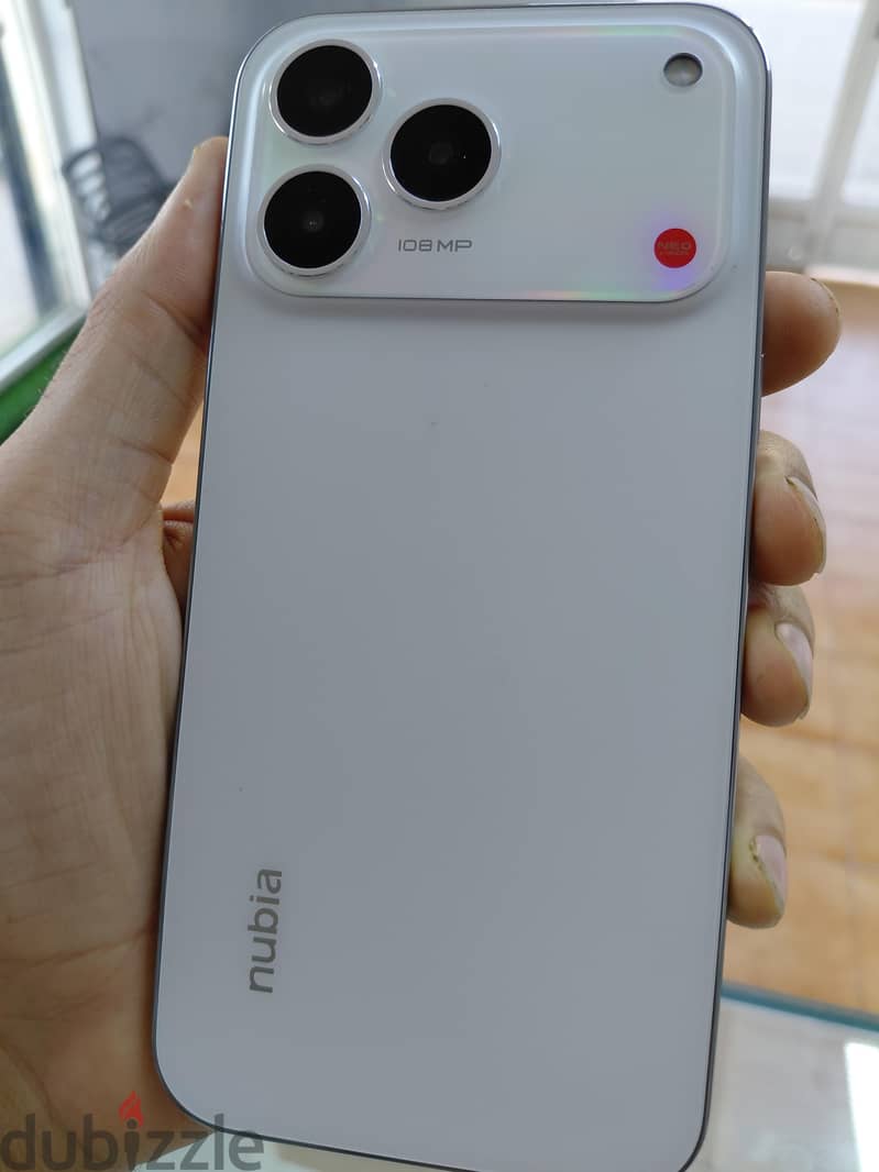 ZTE nubia V80 2