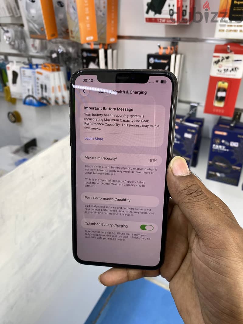 Apple - iPhone 11 Pro Max 4