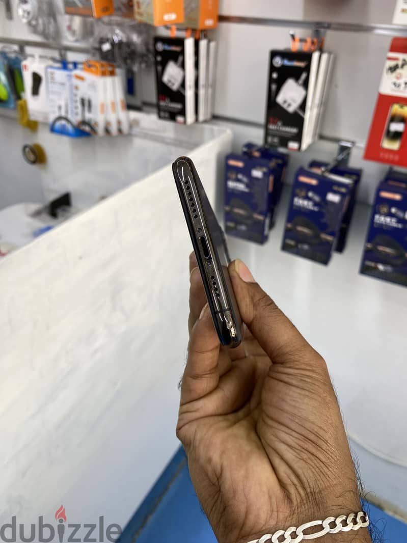 Apple - iPhone 11 Pro Max 7
