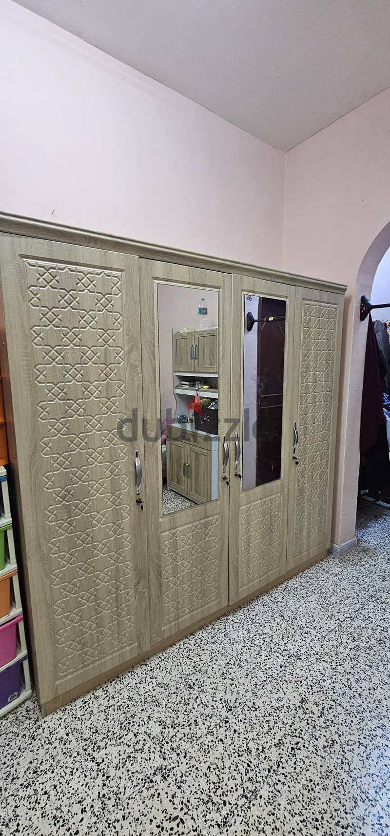 4 door big wardrobe cupboard almara 1