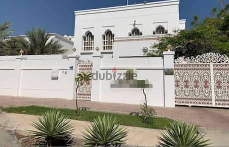 5 Bedroom villa for rent in shatti quram.
