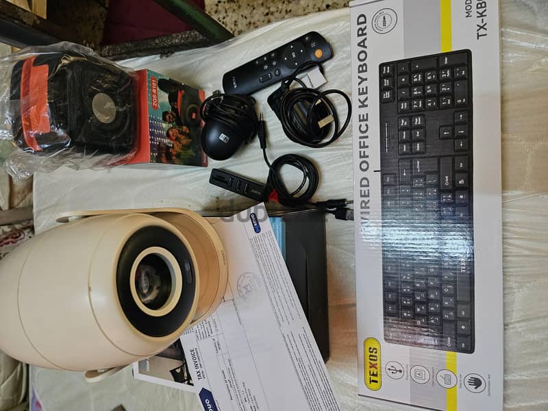 MINI PROJECTOR ANDROID With All accessories 2