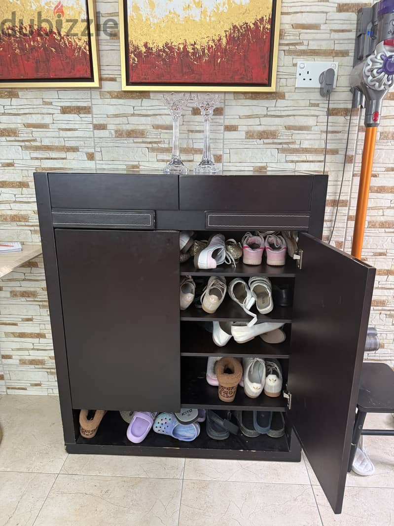 Show cabinat for sale 1