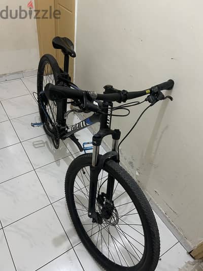 Giant Mountain Bike – Excellent Condition – Disc Brakes