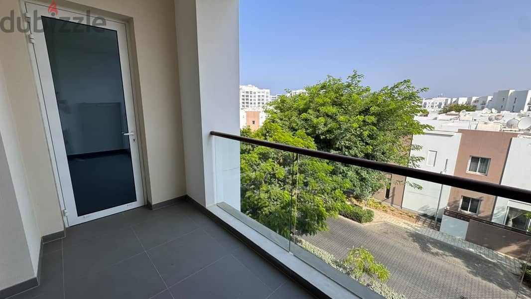 1 BR + Study Room Apartment in Al Mouj with Shared Pool 3