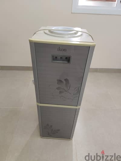 hot and cold water dispenser with cooling storage
