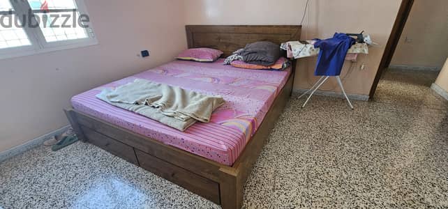 King size bed without mattress (180*200)