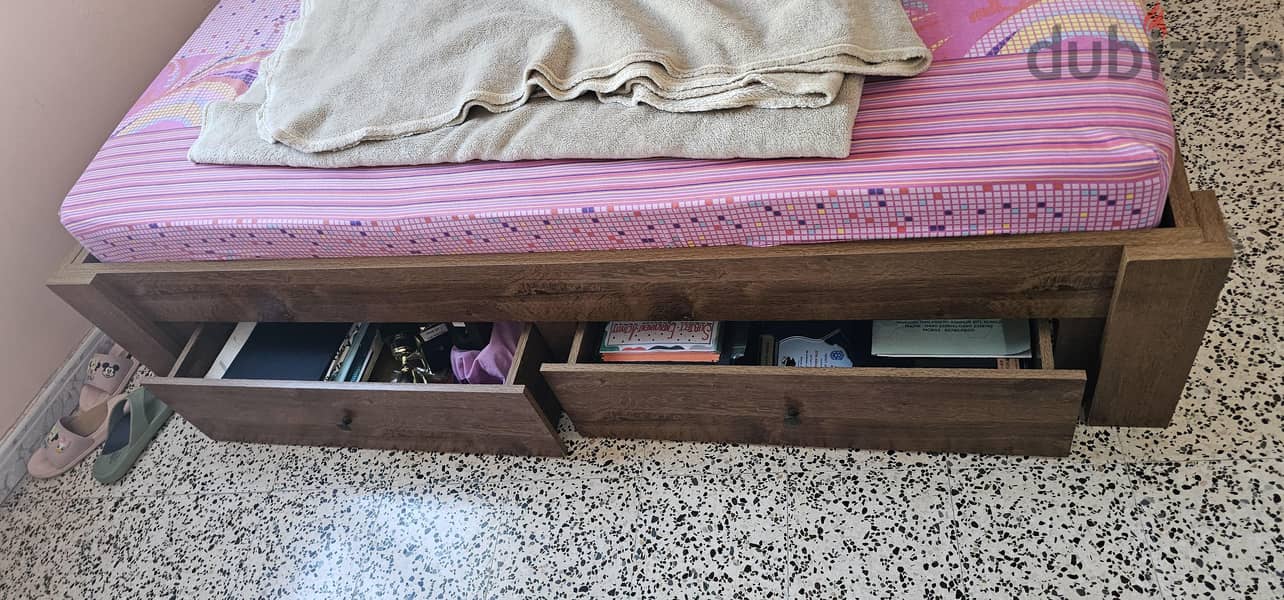 King size bed without mattress (180*200) 2