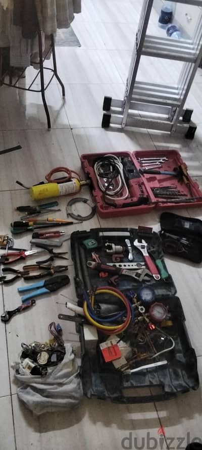 للبيع ادوات و معدات تكييف وكهرباء