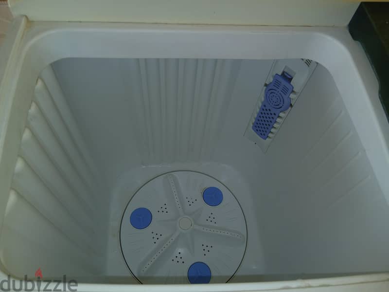 Akai. 16 kg semi automatic washing machine 2