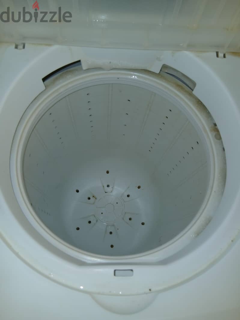 Akai. 16 kg semi automatic washing machine 6