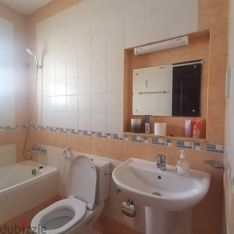 Private room with an attached bathroom 6