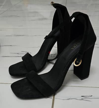 Open toe block heels
