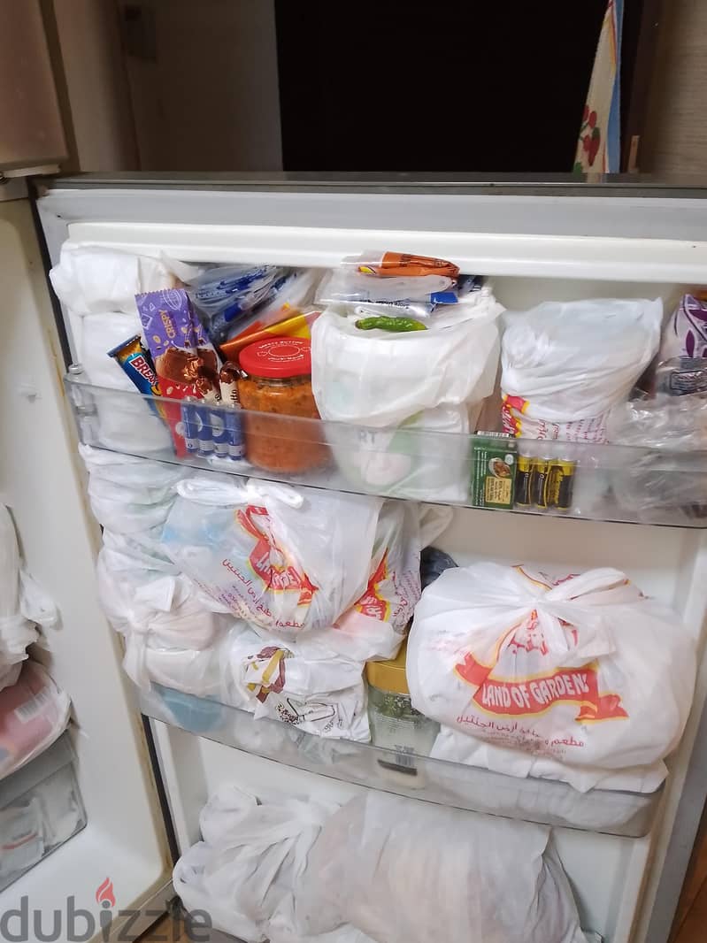 big fridge 560 liters used for 2 years by high educated persons 5