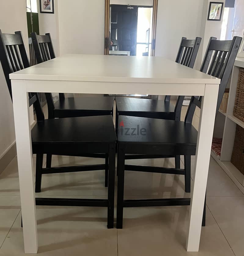 Vihals extendible table + chairs (and cushions) 1