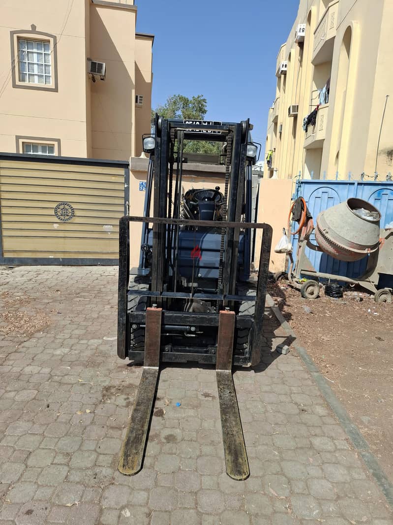 Forklift 6